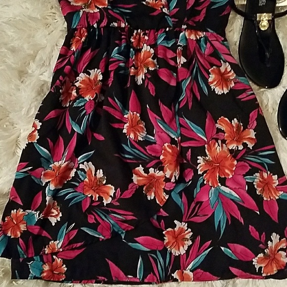 Beautiful wrap sundress - Picture 3 of 5